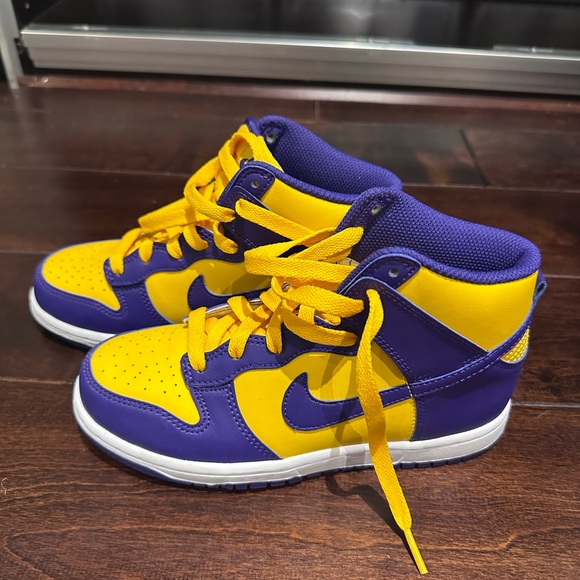 Kids Nike Dunk High Retro Lakers Sneakers - Size 2 - Picture 2 of 6
